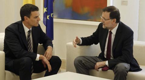 El presidente del Gobierno, Mariano Rajoy (d), y el secretario general del PSOE, Pedro Sánchez. El presidente del Gobierno, Mariano Rajoy (d), y el secretario general del PSOE, Pedro Sánchez.