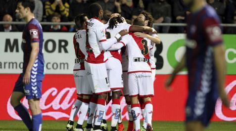 El Rayo Vallecano remonta y agudiza la crisis del Eibar El Rayo Vallecano remonta y agudiza la crisis del Eibar