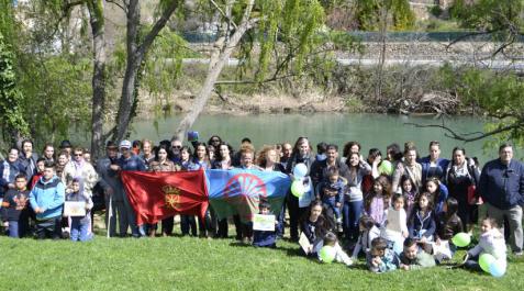 Más de cien personas participaron en Estella en la celebración el día internacional del pueblo gitano. Más de cien personas participaron en Estella en la celebración el día internacional del pueblo gitano.
