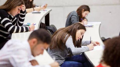 Veinte estudiantes de Bachillerato participan en la Olimpiada de Economía Veinte estudiantes de Bachillerato participan en la Olimpiada de Economía