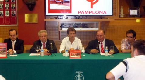 Hermoso de Mendoza presenta la revista anual del Club Taurino Hermoso de Mendoza presenta la revista anual del Club Taurino