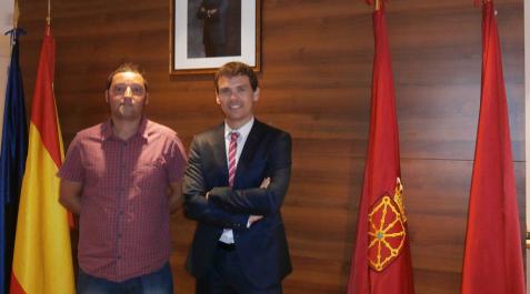 'La Caixa' aporta 2.000 euros al Ayuntamiento de Santacara 'La Caixa' aporta 2.000 euros al Ayuntamiento de Santacara