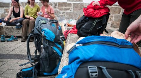 Demasiado peso a hombros en el Camino de Santiago Demasiado peso a hombros en el Camino de Santiago