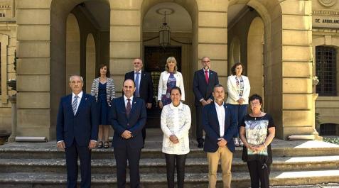 Toma de posesión de los consejeros del Gobierno de Navarra Los nuevos consejeros juran o prometen su cargo