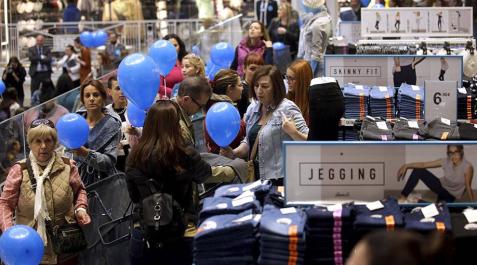 Primark abre la tienda de moda más grande del país Primark abre en La Gran Vía madrileña la tienda de moda más grande del país