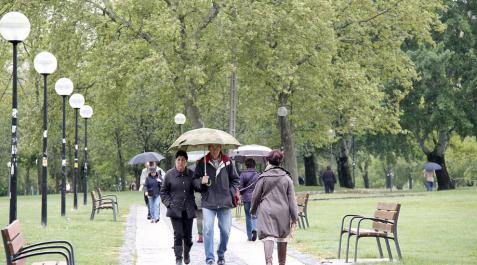La lluvia también mojó a Pamplona, donde han caído 27,8 litros/m2. La lluvia también mojó a Pamplona, donde han caído 27,8 litros/m2.