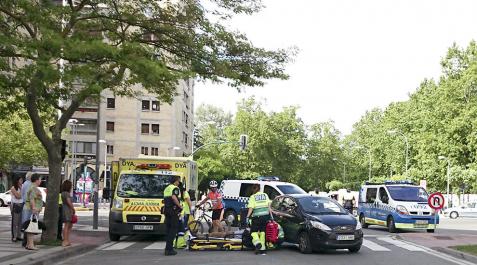Herido un peatón en silla de ruedas al ser atropellado en Pamplona Herido un peatón en silla de ruedas al ser atropellado en Pamplona