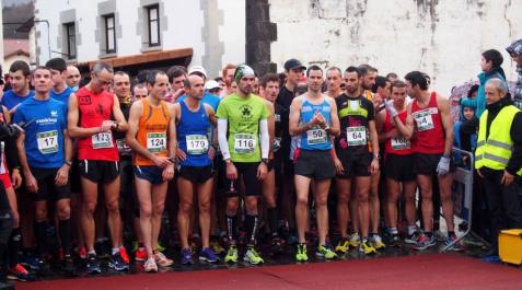 Los corredores del cross de Araitz-Betelu, en la salida Los corredores del cross de Araitz-Betelu, en la salida