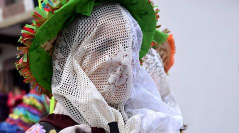 Kalejira del mediodía del carnaval txiki de Lanz