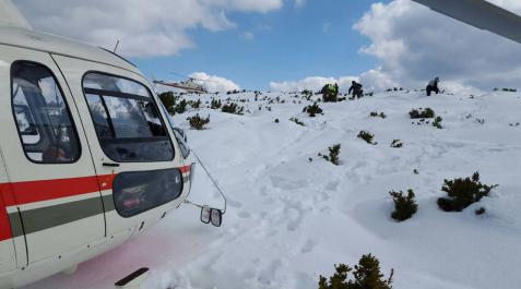 Rescate del cadáver de un montañero en la cima del Arangoiti. Rescate del cadáver de un montañero en la cima del Arangoiti.