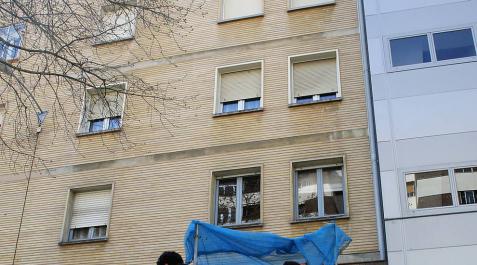 Herido muy grave un obrero al sufrir una caída desde un tejado en Pamplona Herido muy grave un obrero al sufrir una caída desde un tejado en Pamplona