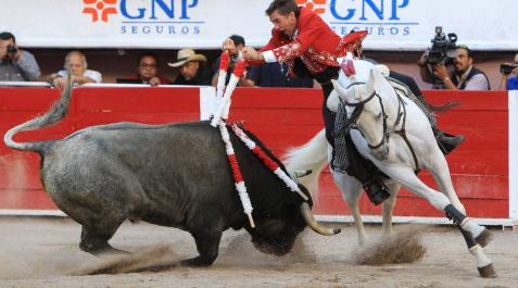 Hermoso, una oreja; Sanchez y Saldivar, sin toros Hermoso, una oreja; Sanchez y Saldivar, sin toros