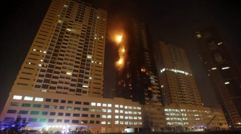 Registrado un gran incendio en un rascacielos en los Emiratos Árabes Registrado un gran incendio en un rascacielos en los Emiratos Árabes