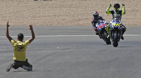 Rossi celebra su victoria en el GP de España. Rossi celebra su victoria en el GP de España.