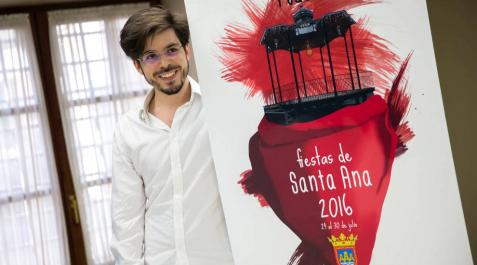 Ismael López Fauste posa con su cartel, que anunciará las fiestas de Santa Ana de Tudela de este año. Ismael López Fauste posa con su cartel, que anunciará las fiestas de Santa Ana de Tudela de este año.