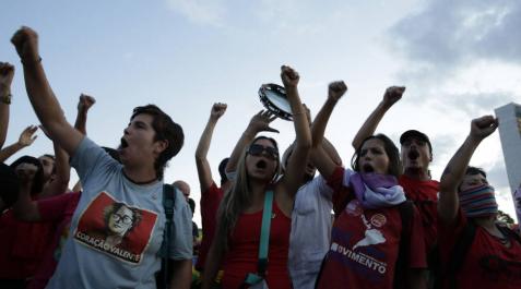 América, entre el temor y la indignación por la suspensión de Rousseff América, entre el temor y la indignación por la suspensión de Rousseff