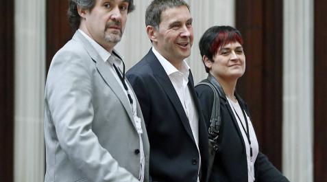 Otegi se reúne con diputados de JxSí, Catalunya Sí Que Es Pot y la CUP en el Parlament Otegi se reúne con diputados de JxSí, Catalunya Sí Que Es Pot y la CUP en el Parlament