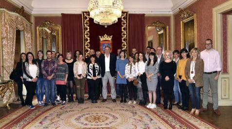 El alcalde de Pamplona recibe a un grupo de alumnos alemanes de Foro Europeo El alcalde de Pamplona recibe a un grupo de alumnos alemanes de Foro Europeo
