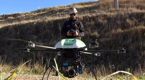 Un avión tuvo que esquivar tres drones para aterrizar en Bilbao Un avión tuvo que esquivar tres drones para aterrizar en Bilbao