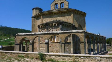 Un recorrido circular que parte desde Enériz y nos adentra en las Nekeas, visitando uno de los lugares turísticamente más atractivos de la zona, la iglesia de Santa María de Eunate.