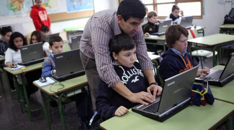 Educación plantea una OPE de 425 plazas para 2016 y 2017 Educación plantea una OPE de 425 plazas para 2016 y 2017