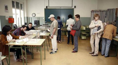 Jornada electoral en Navarra Más de 500.000 personas pueden votar en Navarra en las Elecciones Generales. De ellas, 25.350 han solicitado ejercer su derecho a voto por correo.