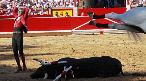 Cuatro orejas para Hermoso y dos para Hernández en una doble puerta grande Cuatro orejas para Hermoso y dos para Hernández en una doble puerta grande