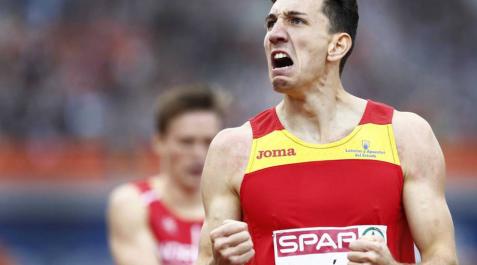Sergio Fernández celebra su plata en el Europeo. Sergio Fernández celebra su plata en el Europeo.