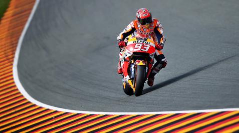 Márquez ataca, Rossi aguanta y Lorenzo se cae Márquez ataca, Rossi aguanta y Lorenzo se cae