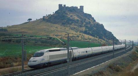 Un tren AVE, a su paso por Almodóvar del Río (Cordoba).