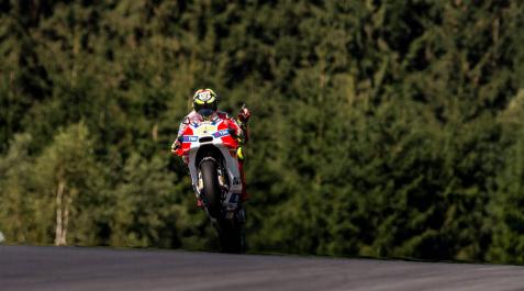Iannone logra su primera victoria en Moto GP y la primera de Ducati desde 2010 Iannone logra su primera victoria en Moto GP y la primera de Ducati desde 2010