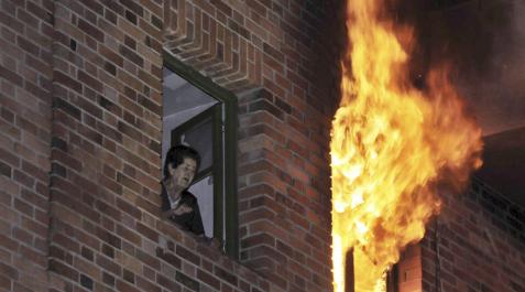 Una fallecida y 7 heridos en la explosión en una vivienda en Segovia y posterior incendio Una fallecida y 7 heridos en la explosión en una vivienda en Segovia y posterior incendio