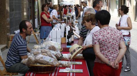 Las pochas invadieron la calle Mayor en el V Elogio a la Pocha de Sangüesa