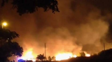 Un incendio en Benitatxell obliga a desalojar a más de 300 personas de sus casas