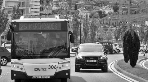 Mutilva pide más frecuencia en sus dos líneas de villavesa Mutilva pide más frecuencia en sus dos líneas de villavesa