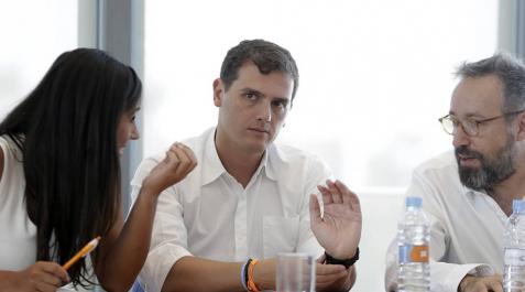 Rivera acusa a Rajoy de Rivera acusa a Rajoy de