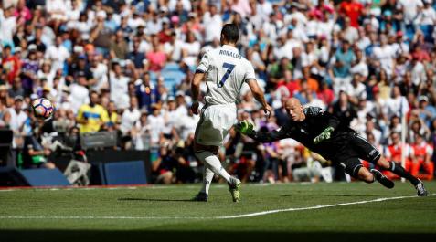 Imágenes del encuentro de la jornada 3 de LaLiga Santander disputado en el Santiago Bernabéu entre Real Madrid y el C.A. Osasuna.