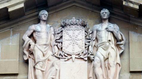 El Gobierno da los primeros pasos para retirar la laureada del Palacio de Navarra El Gobierno da los primeros pasos para retirar la laureada del Palacio de Navarra