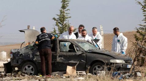Dos kamikazes se hacen estallar en Turquía al verse rodeados por la Policía Dos kamikazes se hacen estallar en Turquía al verse rodeados por la Policía