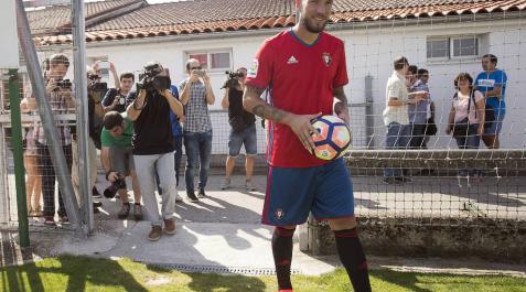 Digard se retira del entrenamiento con molestias en un gemelo Digard se retira del entrenamiento con molestias en un gemelo