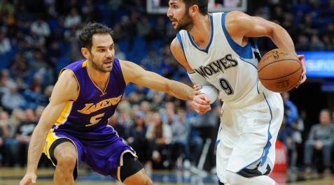 Ricky Rubio dirige la victoria contra los Lakers de Calderón Ricky Rubio dirige la victoria contra los Lakers de Calderón