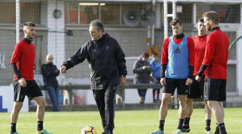 Caparrós da la sorpresa y deja a Oriol Riera en Pamplona Caparrós da la sorpresa y deja a Oriol Riera en Pamplona