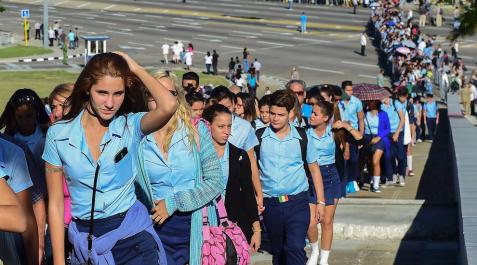 Los cubanos se despiden de Fidel Castro Los cubanos empiezan a despedirse de Fidel Castro en la Plaza de la Revolución