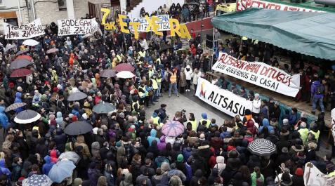 Manifestación en Alsasua Autoridades y vecinos se concentraron contra las detenciones de vecinos de la localidad.