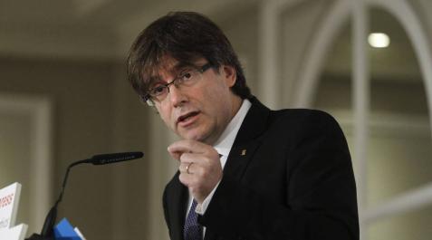 Puigdemont insta al Gobierno a negociar la fecha y la pregunta del referéndum Puigdemont insta al Gobierno a negociar la fecha y la pregunta del referéndum