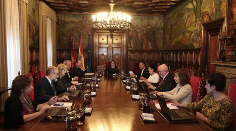 El Gobierno prevé ahora abonar a los funcionarios la extra que se les debe El Gobierno prevé ahora abonar a los funcionarios la extra que se les debe