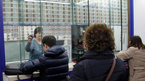 Cada navarro tienta a la suerte en el sorteo de Navidad con 2,5 décimos Cada navarro tienta a la suerte en el sorteo de Navidad con 2,5 décimos