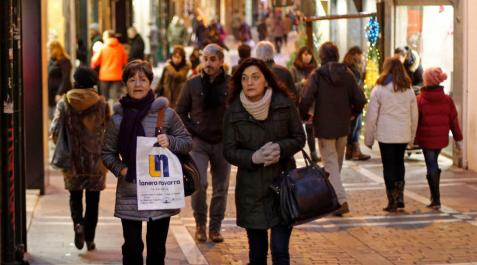 Las calles del Casco Viejo de Pamplona presentan en Navidad una gran animación comercial. Las calles del Casco Viejo de Pamplona presentan en Navidad una gran animación comercial.