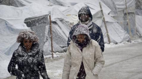 ACNUR traslada a 130 refugiados a hoteles en Lesbos por la nevada ACNUR traslada a 130 refugiados a hoteles en Lesbos por la nevada