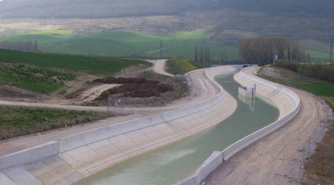 El Ministerio insiste en que el Canal riegue 21.500 hectáreas en la Ribera El Ministerio insiste en que el Canal riegue 21.500 hectáreas en la Ribera